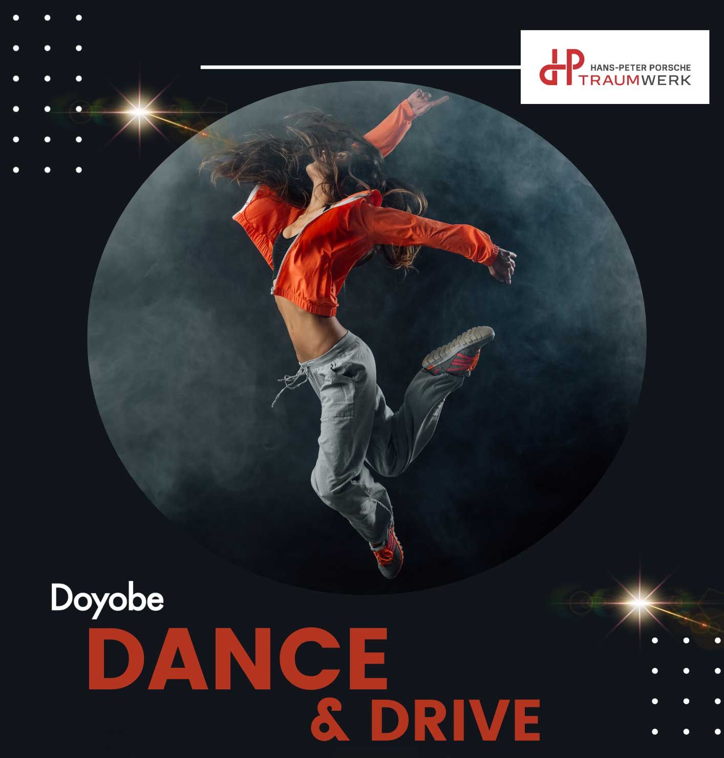 Eine Frau in roter Jacke und grauer Hose springt in einer dynamischen Tanzpose durch die Luft, der Hintergrund ist rauchig. Unten steht Doyobe DANCE & DRIVE, oben rechts erscheint ein Hans-Peter Porsche Traumwerk-Logo.