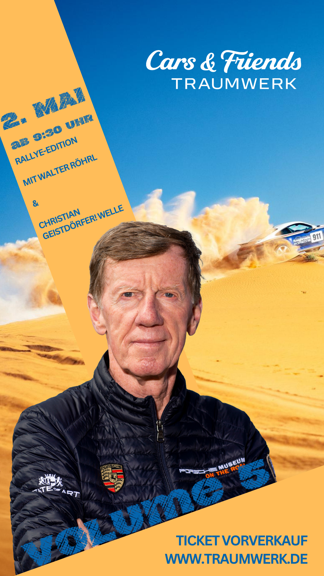 Plakat für die Cars & Friends TRAUMWERK-Veranstaltung, das einen Mann in einer Rennjacke mit Wüstendünen und einem Rallyeauto im Hintergrund zeigt. Details wie Datum, Uhrzeit und Website für den Ticketverkauf.
