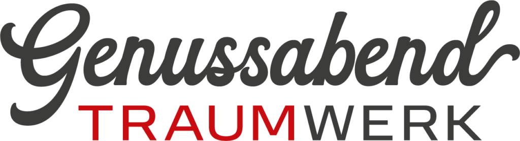Das Bild zeigt die Worte Genussabend TRAUMWERK in stilisierter Schrift, wobei Genussabend in schwarzer Kursivschrift und TRAUMWERK in Großbuchstaben, TRAUM in Rot und WERK in Schwarz dargestellt sind.